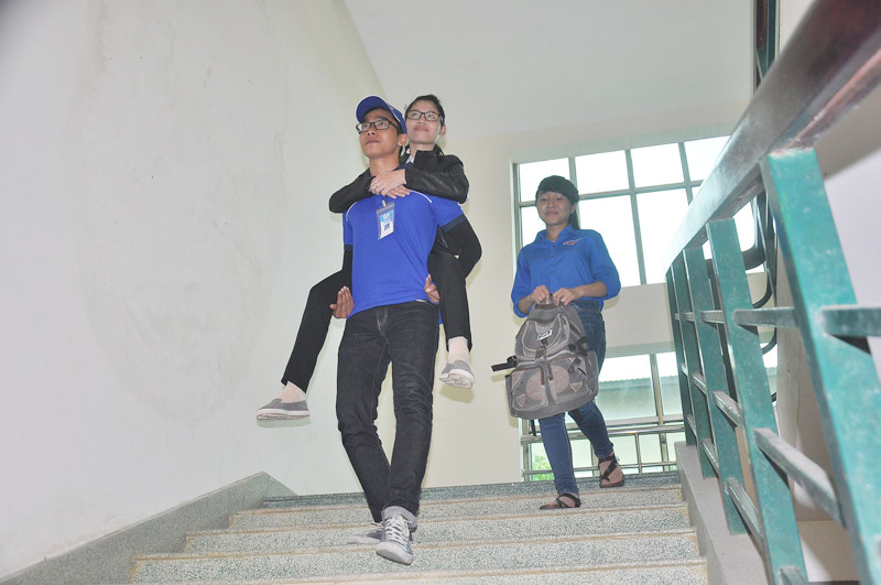 Hình ảnh 'ga-lăng' của Nguyễn Lê Duy Tùng