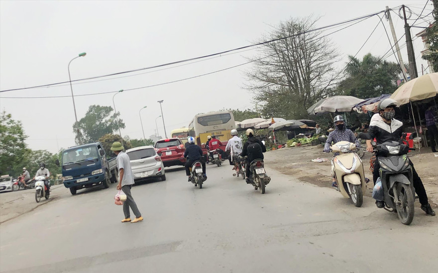 QL6 như đường làng. Ảnh: Anh Trọng