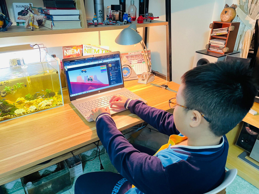 Học sinh chơi game nhiều rất dễ dẫn đến nghiện. Khi đã nghiện lại khó thoát khỏi. Ảnh: Trọng Tài