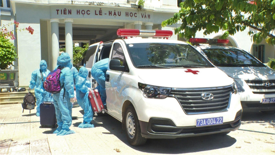 Nhiều khu các li ở các trường học không đủ cơ sở vật chất đáp ứng điều kiện phòng chống dịch