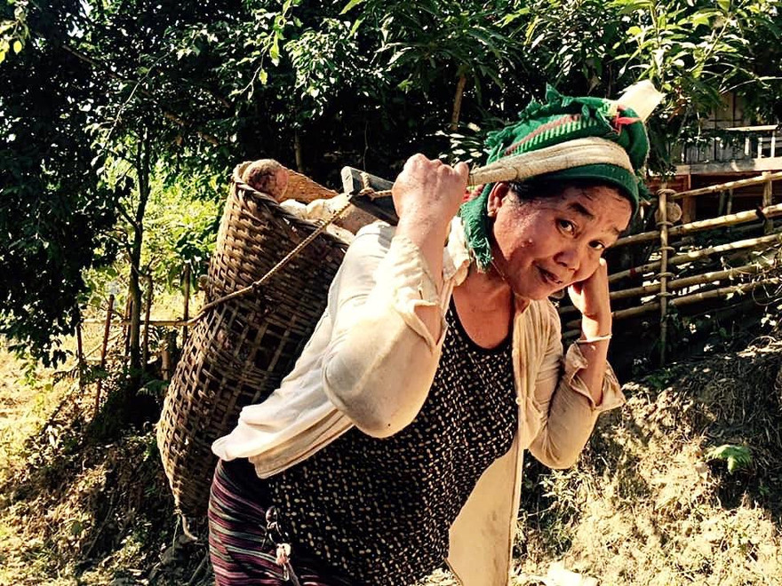 Dịch COVID-19, các con bị mắc kẹt ở Bình Dương, bà Hạnh mưu sinh nuôi các cháu ăn học