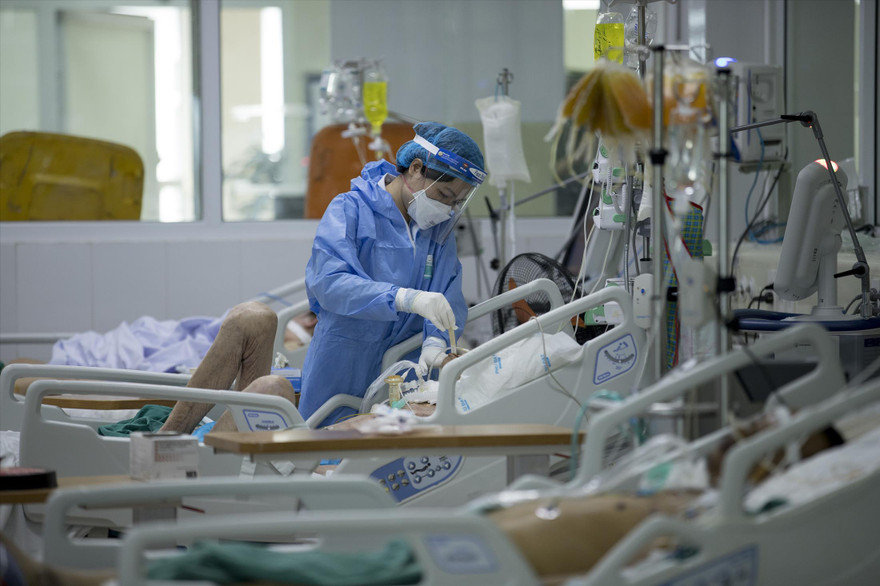 Bệnh nhân nặng phần lớn chưa tiêm đủ vắc xin, bệnh lí nền và cao tuổi. Ảnh: Thái Hà 