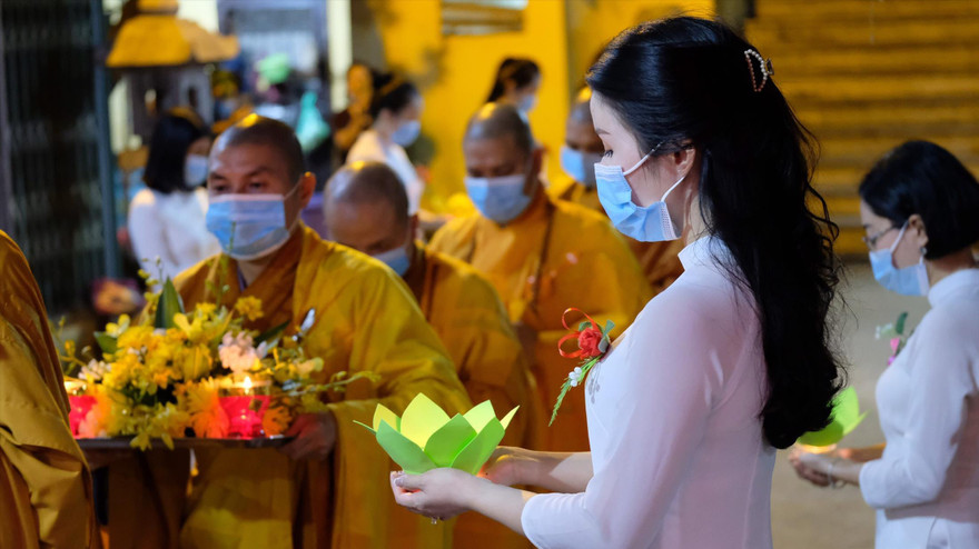  Không tập trung đông người trong đại lễ Vu lan. Ảnh: HOÀNG MẠNH THẮNG 