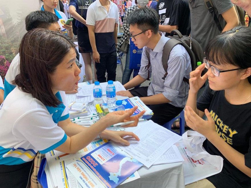 Thí sinh rộng cửa xét tuyển vào đại học năm 2022 (ảnh chụp trước 27/4). Ảnh: Diệp An