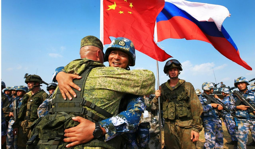 Binh sĩ Nga và Trung Quốc trong một cuộc tập trận. Ảnh: Xinhua