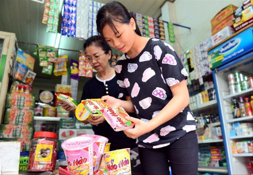 Theo các chuyên gia, cần siết chặt khâu kiểm tra an toàn thực phẩm. Ảnh: PV 