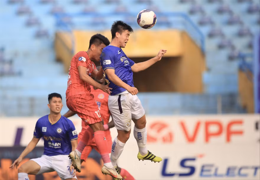 V-League lên kế hoạch “chạy” hết vòng 13 để phục vụ cho kế hoạch của đội tuyển Việt Nam. Ảnh: Anh Tú