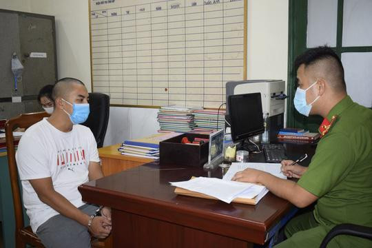 Nguyễn Tùng Lâm tại cơ quan Công an