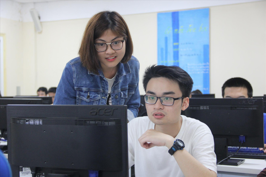 Sinh viên vẫn chưa thể trở lại trường để học trực tiếp (ảnh chụp trước ngày 27/4). Ảnh: Nguyễn Thương