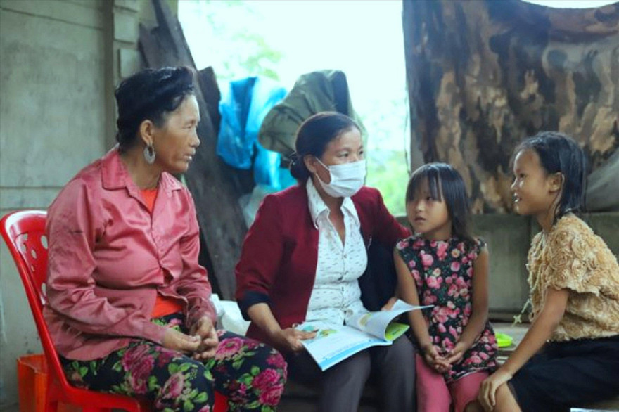 Cô Nguyễn Thị Chiên động viên học sinh học bài