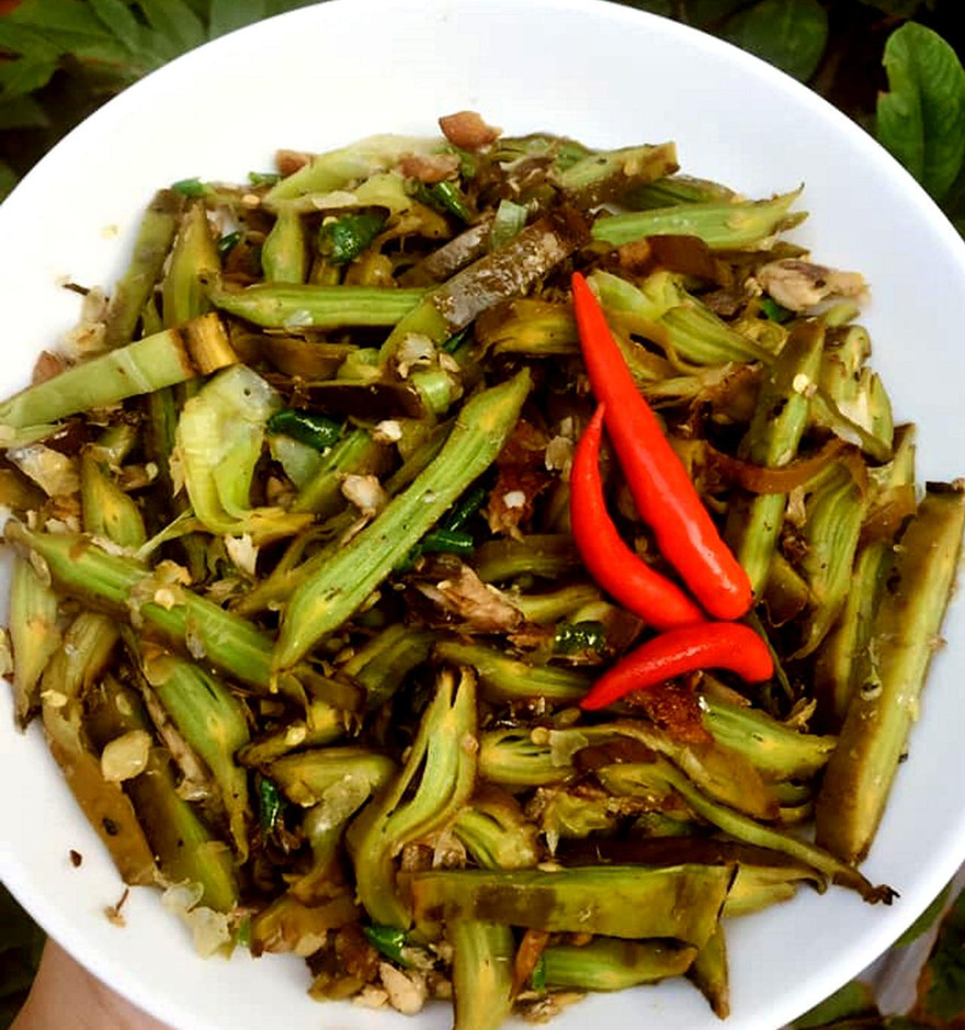 Món núc nác xào cá khô