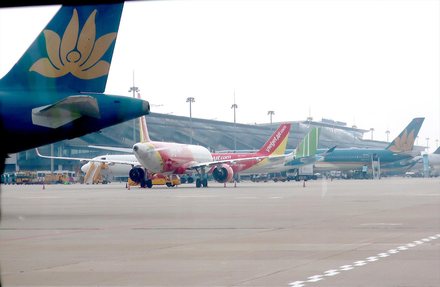 Các doanh nghiệp vận tải, trong đó có hàng không, đường sắt đang cạn dòng tiền để duy trì hoạt động sản xuất, kinh doanh. Ảnh: Phạm Thanh 