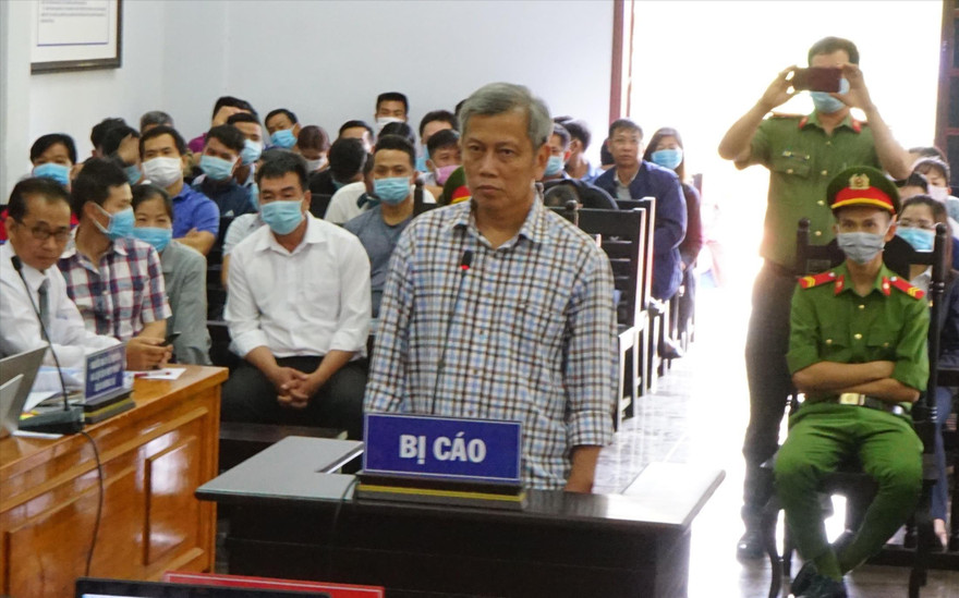  Trịnh Sướng thường cười sau khi trả lời câu hỏi của HĐXX