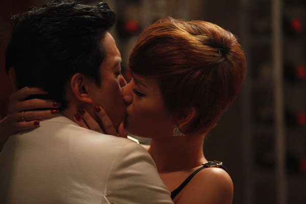 Trà My Idol đắm đuối hôn Lam Trường