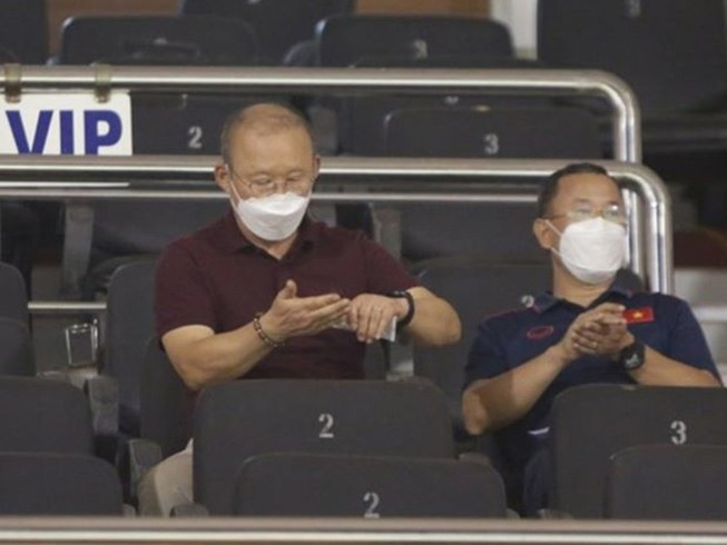 HLV Park Hang Seo có nhiều việc phải làm khi vòng loại World Cup 2022 khu vực châu Á lùi lại tới cuối năm. Ảnh: VIÊN VIÊN ​