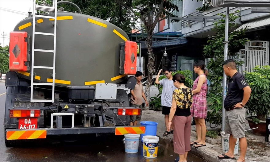 Trong khi người dân Ðà Nẵng thiếu nước sinh hoạt, dự án nhà máy nước Hòa Liên vẫn lình xình chuyện đấu thầu. Ảnh: Nguyễn Thành 