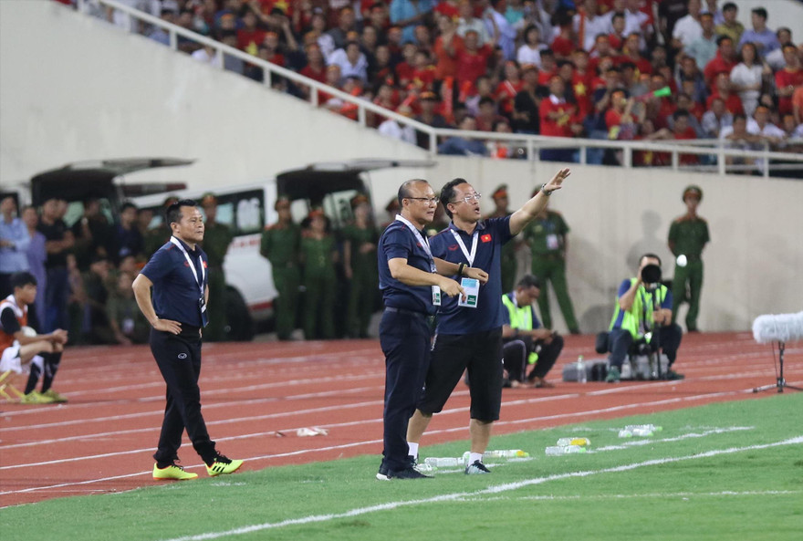 HLV Park Hang Seo sẽ phải tìm phương án gia cố hàng thủ ÐTVN cho những trận đấu sắp tới. Ảnh: NHƯ Ý