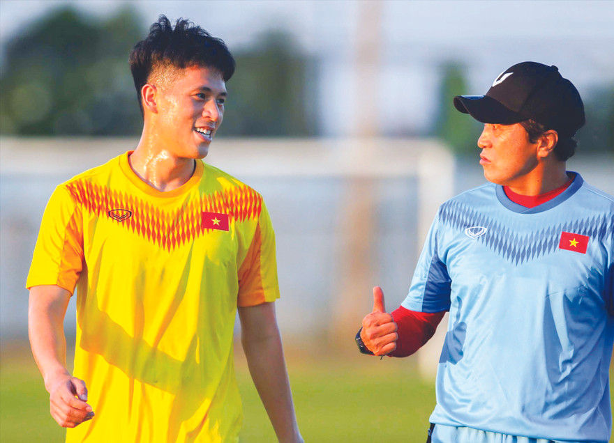  Ðình Trọng đã được HLV Park Hang Seo "nhắc nhở" khéo khi gạt anh khỏi danh sách đăng ký sơ bộ, giúp anh tập trung hơn trong tập luyện. Ảnh: HỮU PHẠM