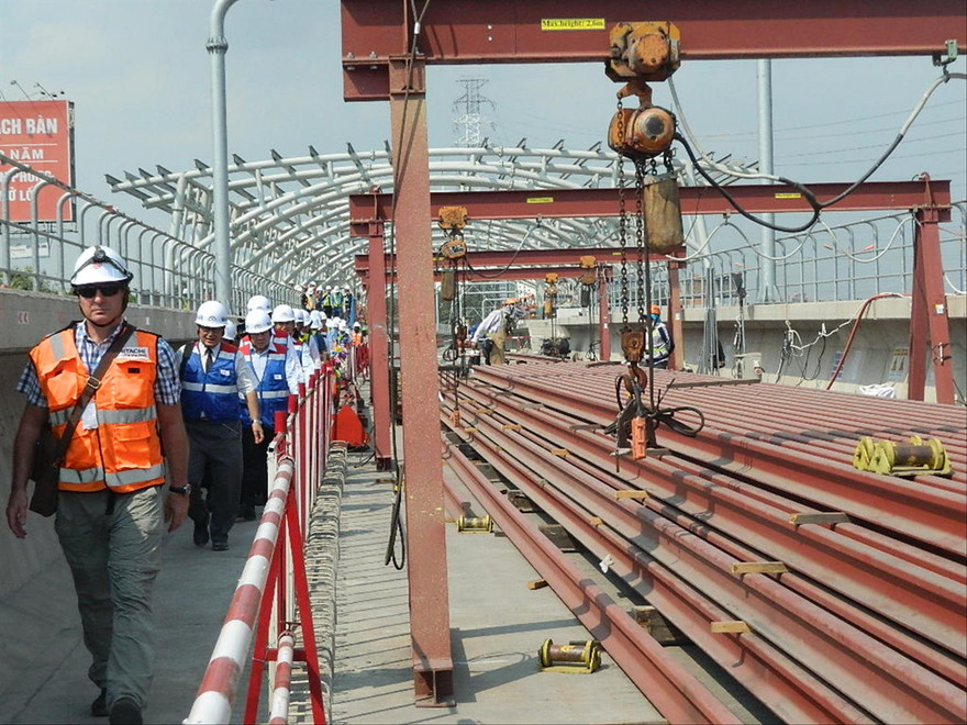 Thi công đường ray gói thầu đoạn đi trên cao thuộc dự án tuyến metro số 1