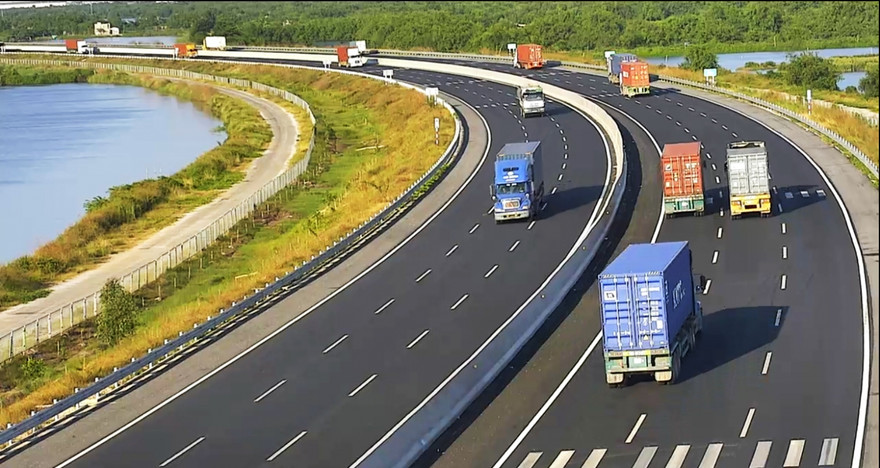 Phát triển đường bộ cao tốc liệu có là xu hướng và hiệu quả trong tương lai?