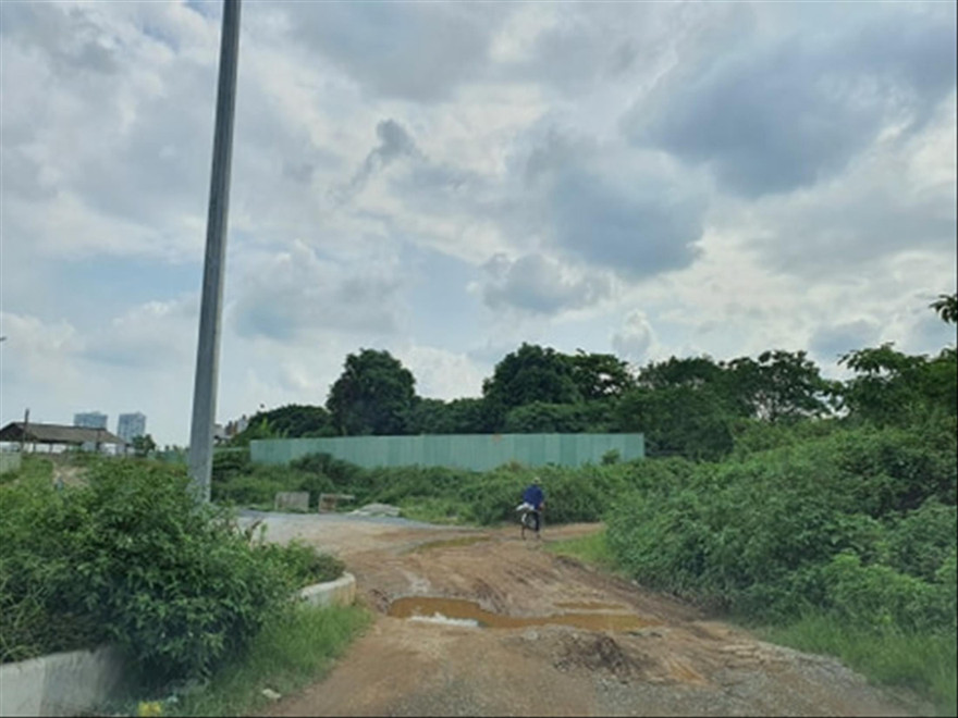 Dự án xây dựng tuyến đường từ đê Ngọc Thụy đến khu đô thị mới Thượng Thanh được đầu tư theo hình thức BT vẫn đang ì ạch giải phóng mặt bằng