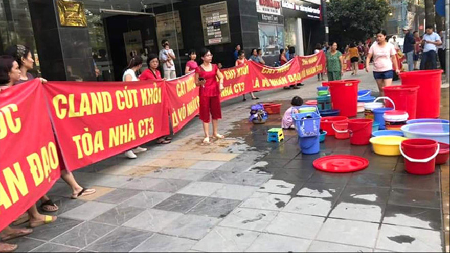 Chủ đầu tư cắt nước sinh hoạt kéo dài ảnh hưởng rất lớn đến cuộc sống của cư dân