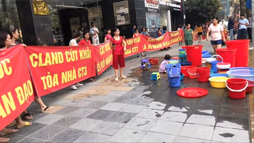Chủ đầu tư cắt nước sinh hoạt kéo dài ảnh hưởng rất lớn đến cuộc sống của cư dân
