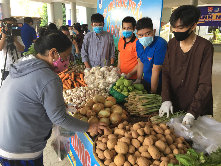 Gian hàng 0 đồng đầy đủ các loại thực phẩm 