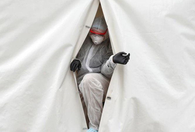 Nhân viên y tế ở Moscow. Ảnh: Reuters