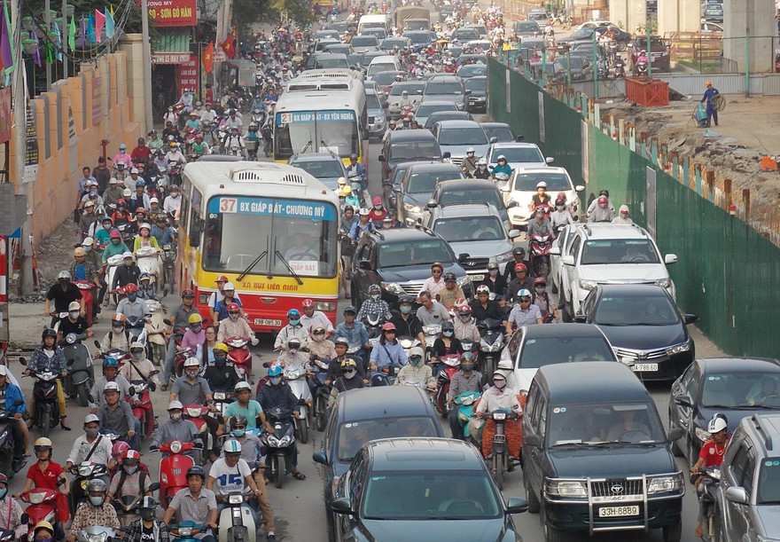 Sở GTVT yêu cầu trước 15/1 phải hoàn trả lòng đường, hè để không ảnh hưởng đến giao thông dịp cuối năm Ảnh: A.Trọng