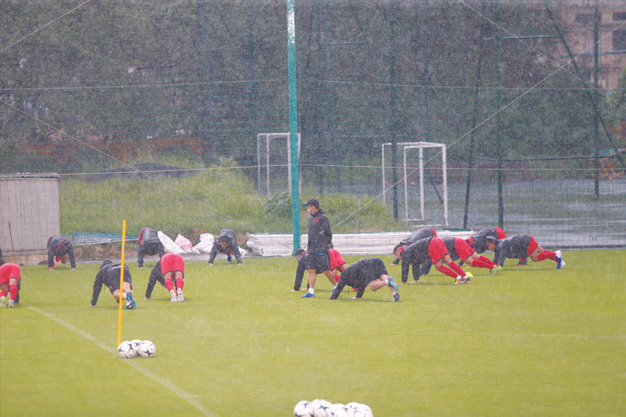 HLV Park Hang Seo đối mặt không ít khó khăn trên con đường làm mới lối chơi của ĐTVNẢnh: ANH TÚ