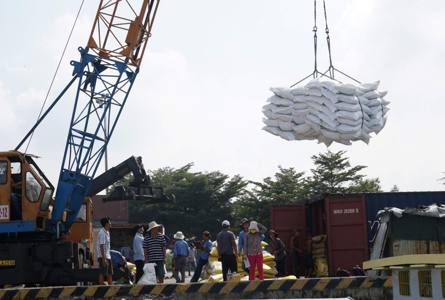 Theo thống kê mới nhất của Tổng cục Hải quan, từ đầu năm đến 15/3, cả nước xuất khẩu xấp xỉ 1,3 triệu tấn gạo, tổng trị giá khoảng 601 triệu USD Ảnh: Cảnh Kỳ