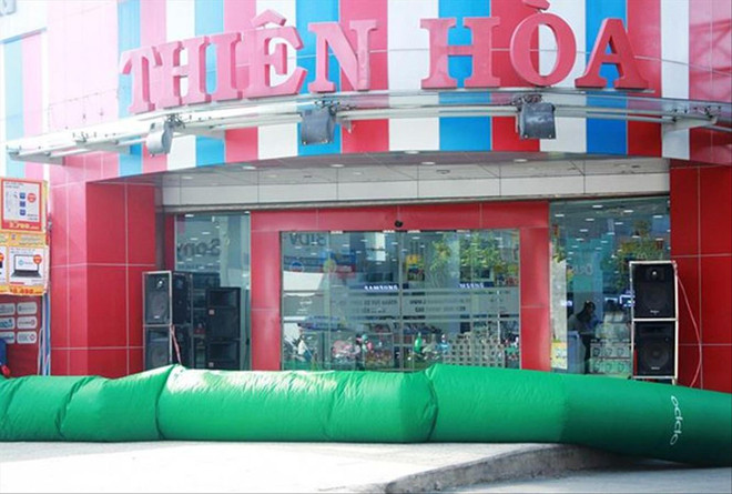 Cặp loa khủng của một siêu thị điện máy ảnh: Ngô Tùng