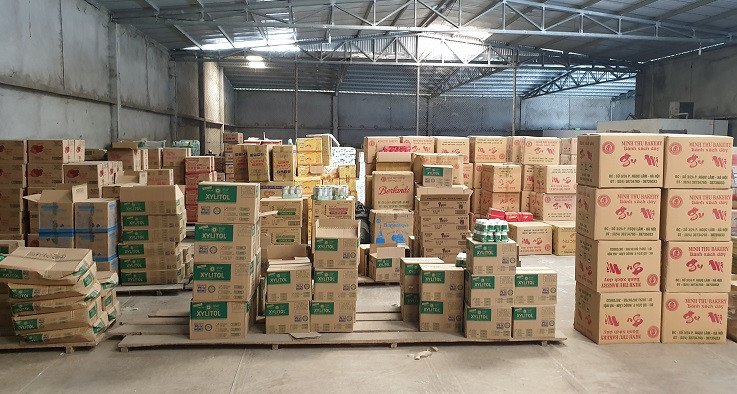 Một góc kho hàng của nhà phân phối V.H với nhiều loại sản phẩm nhái thương hiệu