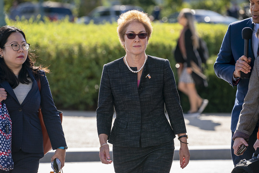 Cựu Đại sứ Mỹ tại Ukraine Marie Yovanovitch chuẩn bị ra điều trần về ông Trumpảnh: AP