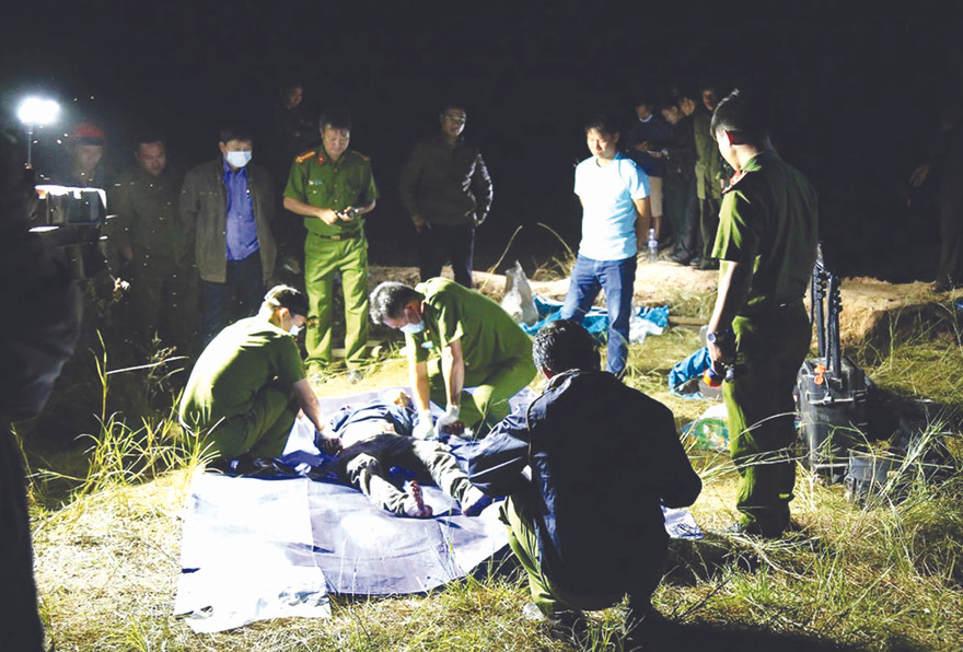 Khám nghiệm hiện trường vụ hỗn chiến khiến 1 người chết ở xã Ea Bung