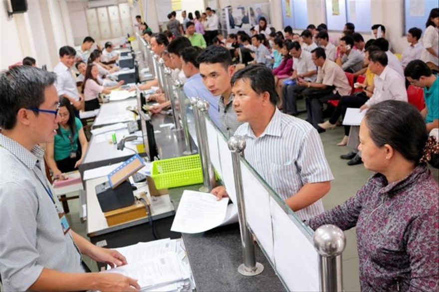 Doanh nghiệp vẫn vướng nhiều rào cản trong hoạt động. (Trong ảnh, đại diện các DN chờ làm thủ tục đăng ký kinh doanh)Ảnh: minh họa 