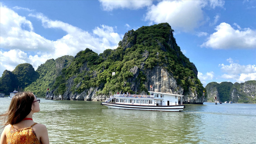 Trải nghiệm hoang sơ chưa từng có trên vịnh Hạ Long Ảnh: KỲ SƠN