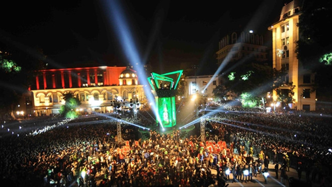 Tiệc đếm ngược dành cho giới trẻ ở khắp các thành phố lớn