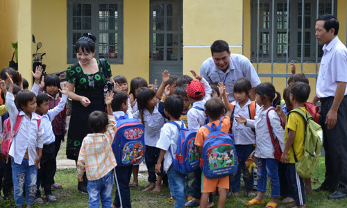 Báo Tiền Phong khảo sát thực tế trường TH-THCS Ðinh Núp 