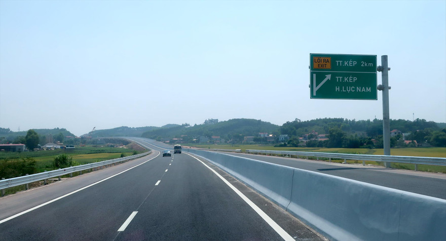 Nhiều đoạn thuộc dự án cao tốc Bắc Nam đang chờ Quốc hội quyết định có chuyển sang đầu tư công hay không Ảnh: Hữu Việt