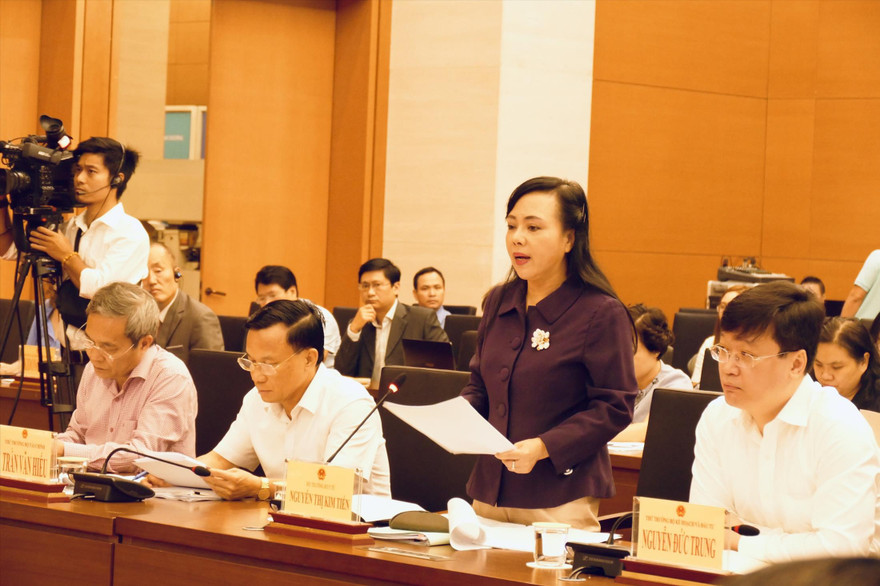 Bộ trưởng Y tế Nguyễn Thị Kim Tiến tại phiên giải trình. Ảnh: PV