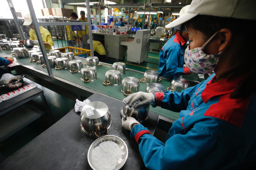 Thủ tướng yêu cầu đội ngũ lãnh đạo phải có thái độ phục vụ nhân dân, phục vụ doanh nghiệp. Ảnh: Như Ý