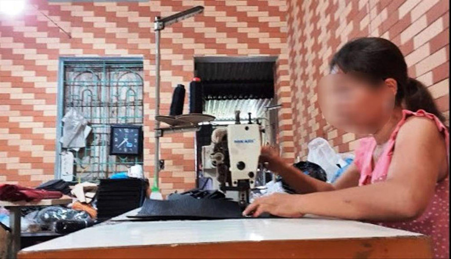 Bên trong cơ sở may túi ví da H.Y