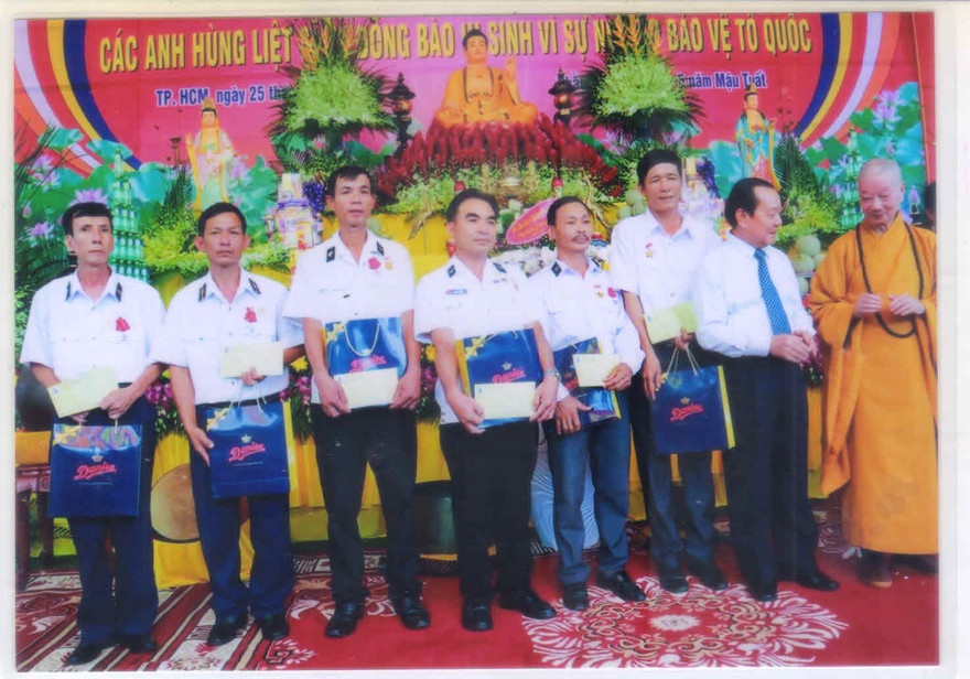 Tôn vinh những người lính biển đảo