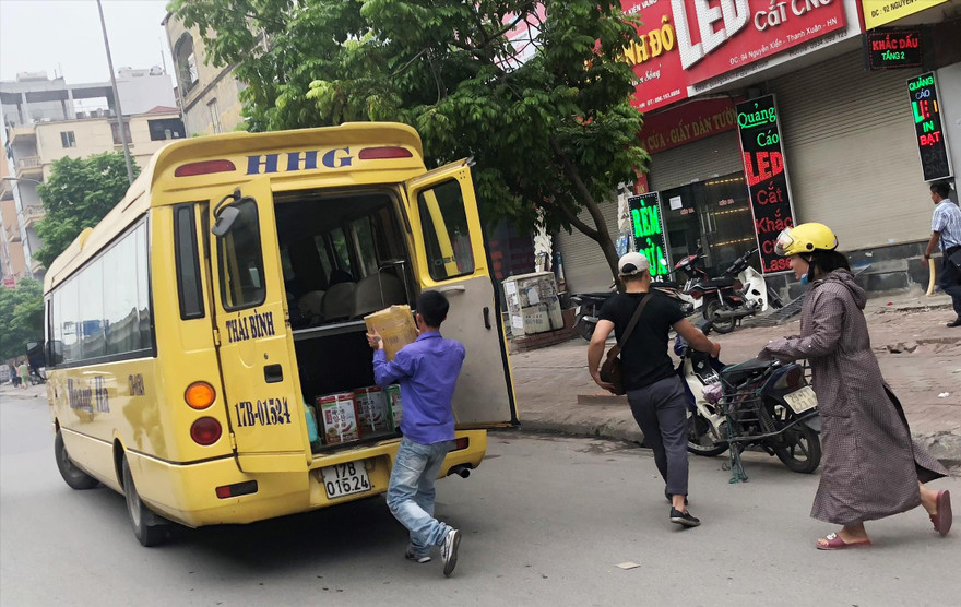 Nhà xe Hoàng Hà dừng đỗ, bắt trả khách khi còn hoạt động trên đường Nguyễn Trãi - Nguyễn Xiển