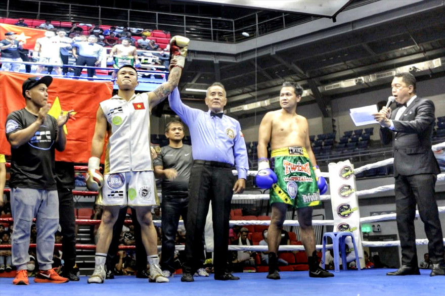 Đình Hoàng bảo vệ thành công đai WBA châu Á hạng siêu trung