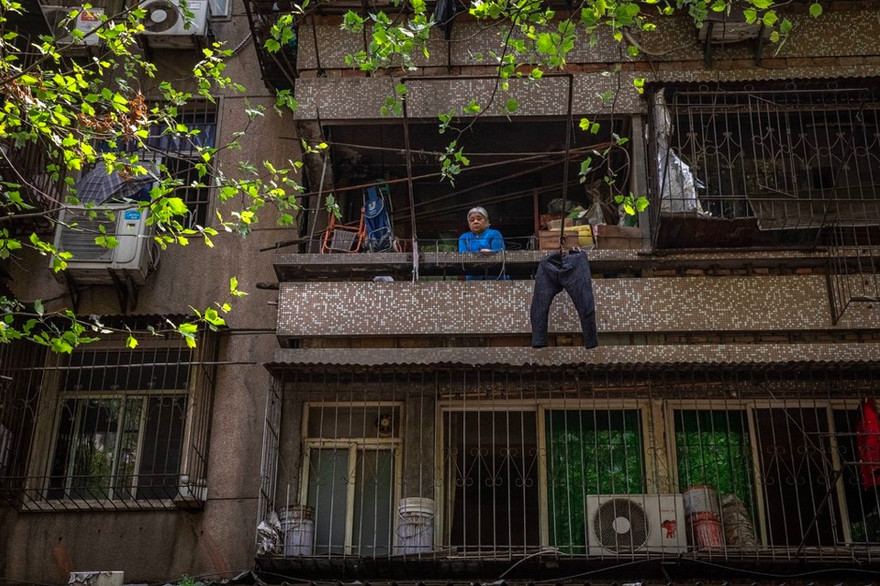 Giới chức Vũ Hán vẫn khuyến khích người dân ở nhà ảnh: NYT 