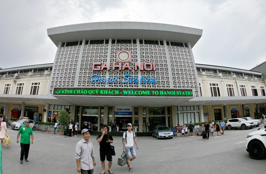 Các ga đường sắt ở trung tâm thành phố đang bị nhòm ngó để xây cao ốc, đẩy đường sắt ra ngoại thành, trong đó có ga Hà NộiẢnh: Mạnh Thắng