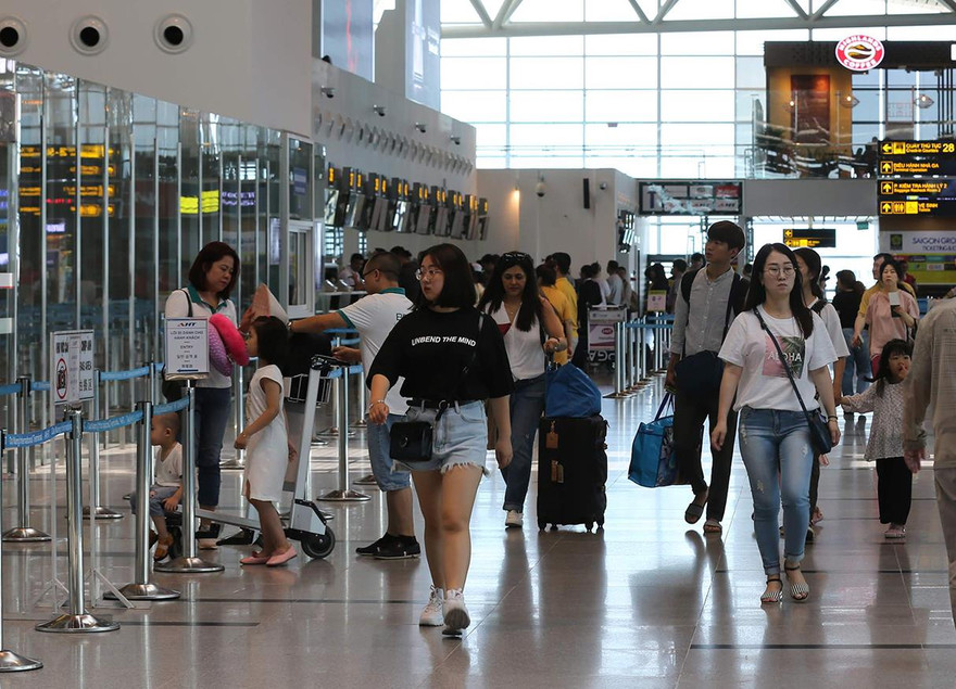 Đại biểu Nguyễn Quốc Hưng đề xuất: Việt Nam nên học tập một số nước thu “phí chia tay” hay “phí du lịch” đối với công dân xuất cảnh Ảnh: Như Ý